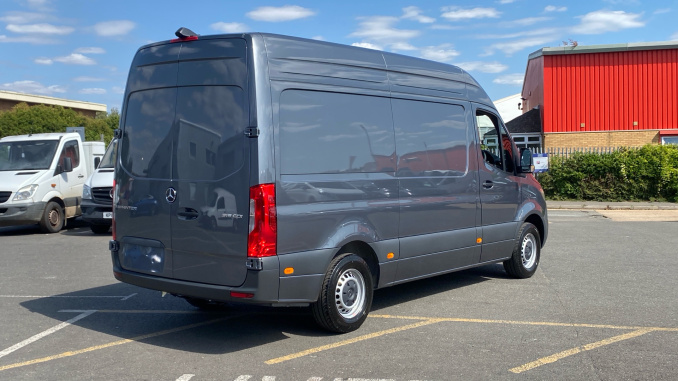 Mercedes-Benz Sprinter 315Cdi L2 Diesel Rwd 3.5t H2 Pro Van 9G-Tronic - Image 9